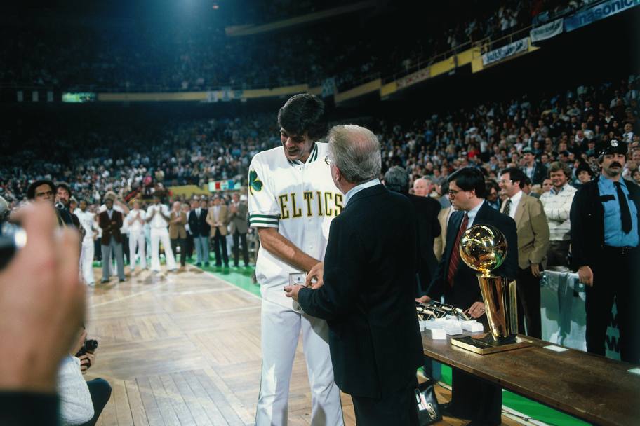 Alla consegna degli anelli per la vittoria del campionato da parte dei Boston Celtics nel 1981 